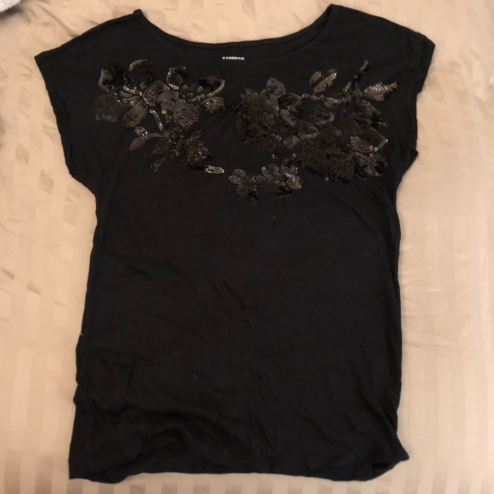 Black floral sequined tee